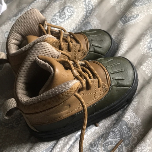 Nike boots - Picture 2 of 4